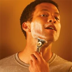 Gillette® Gillette Labs Heated Razor 9 Gillette® Gillette Labs Heated Razor -Produits De Soins gillette labs heated razor rasoir avec lames chauffantes 2