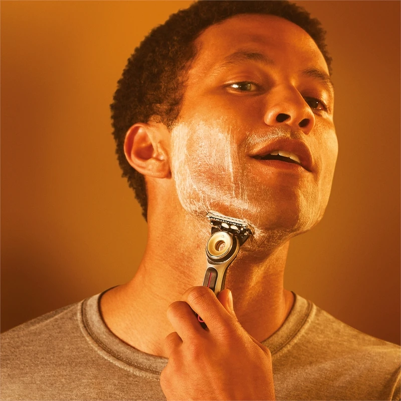Gillette® Gillette Labs Heated Razor 3 Gillette® Gillette Labs Heated Razor – Image 3