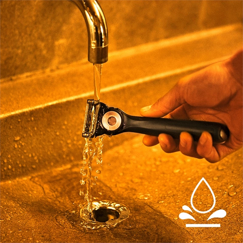 Gillette® Gillette Labs Heated Razor 6 Gillette® Gillette Labs Heated Razor – Image 6