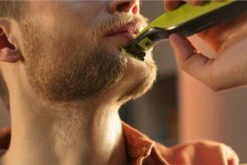 Philips OneBlade QP2724/30 -Produits De Soins philips oneblade qp2724 30 tondeuse barbe 4